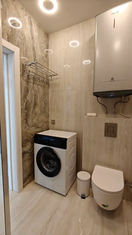 Новые уютные просторные апартаменты с открытым балконом возле моря