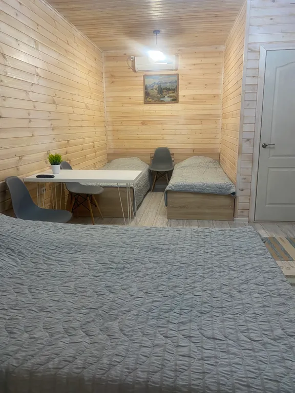 Номер в доме из двух номеров с разными входами