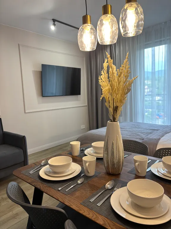 Уютная видовая студия с дизайнерским ремонтом