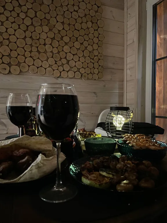 Уютный дом в стиле Барнхаус с чаном у леса, у нас есть баня.