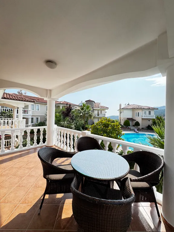 Уютная квартира с видом на бассейн в Оваджике у моря