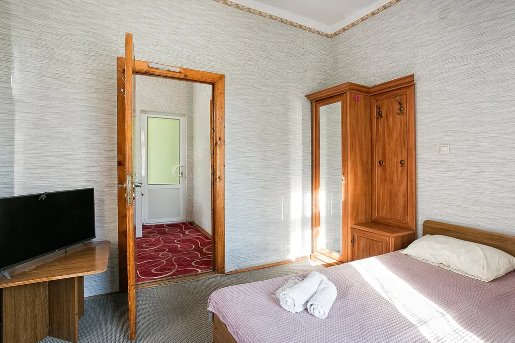 Двухкомнатный трёхместный номер стандарт