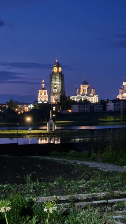 Семейный домик с видом на храм