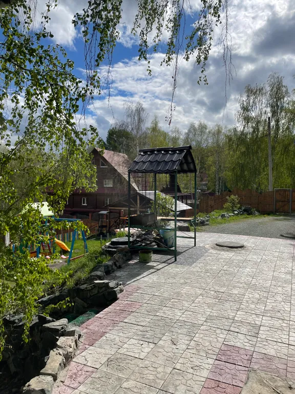 Теремок в горах бревенчатый дом и баня