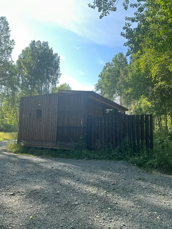 Гостевой дом с панорамными окнами с крытой террасой