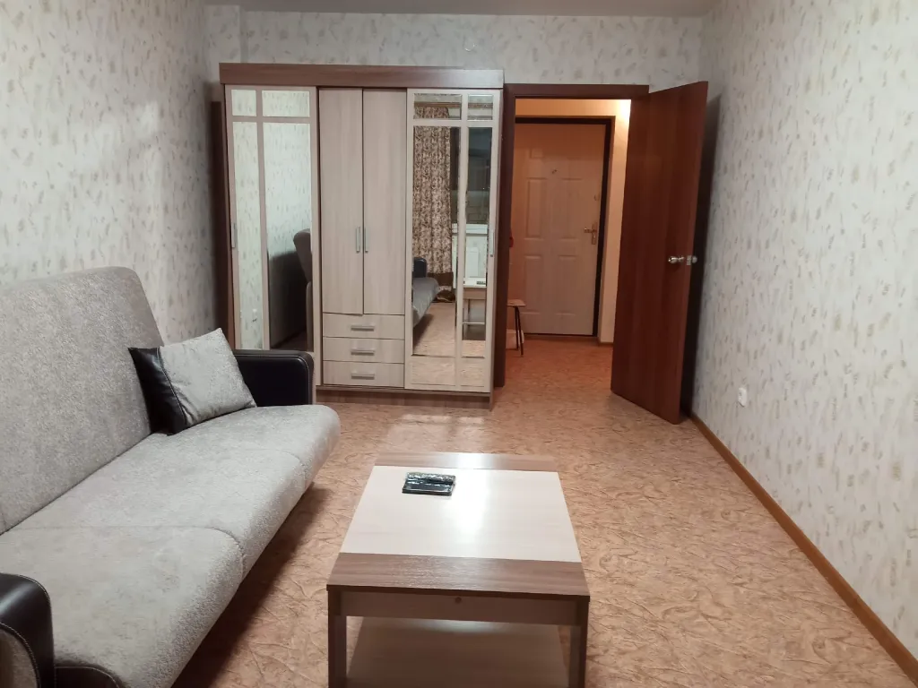 Чистая квартира на Молодёжной с видом на Каму