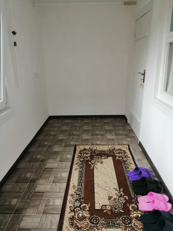 Домик в тихом месте возле горной реки