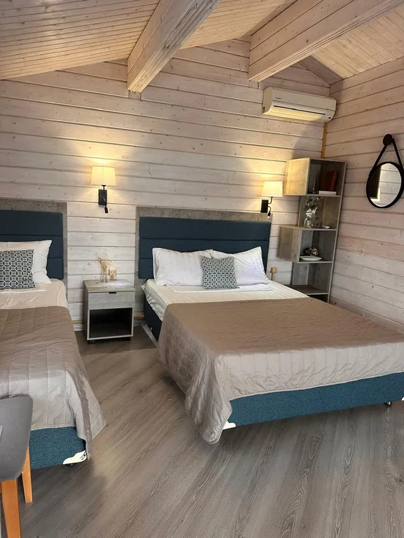 Коттедж Апартаменты с видом на море Комната 35 кв.м, кухня-веранда 18 кв.м. — Кучугуры