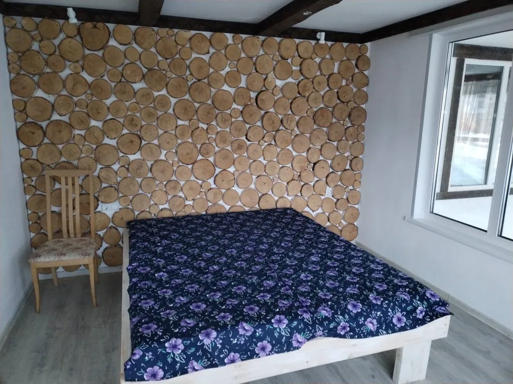 Большой коттедж в лесу