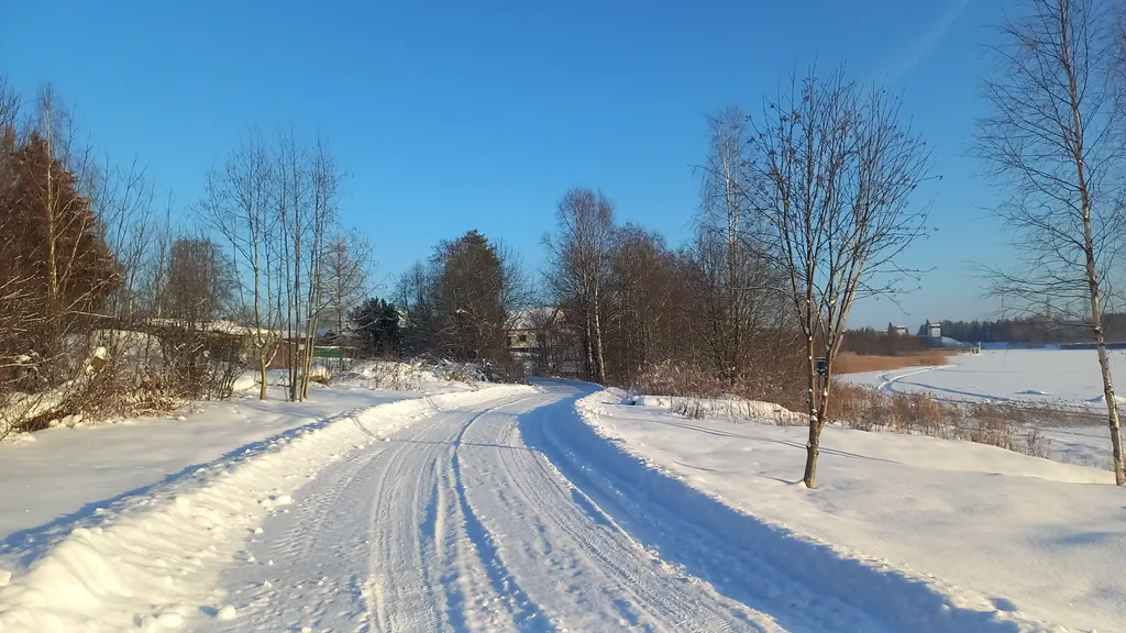 Домик у реки с отличным видом на 2 шлюз Волго Балтийского канала и лес