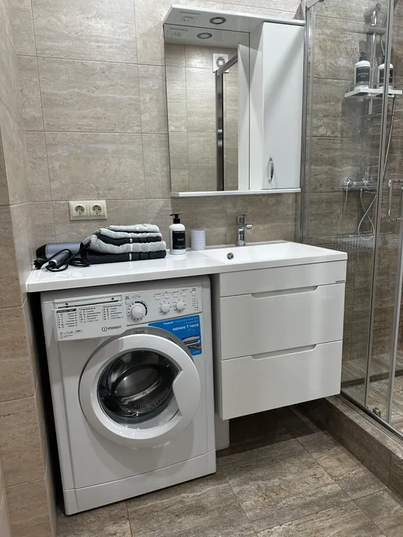 Свободные апартаменты у моря с бассейном