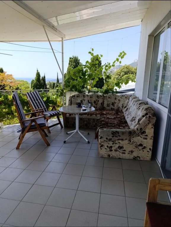 Квартира Мансарда с видом на море и горы — аренда посуточно в Гаспра