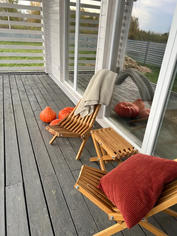 Домик с видом на озеро