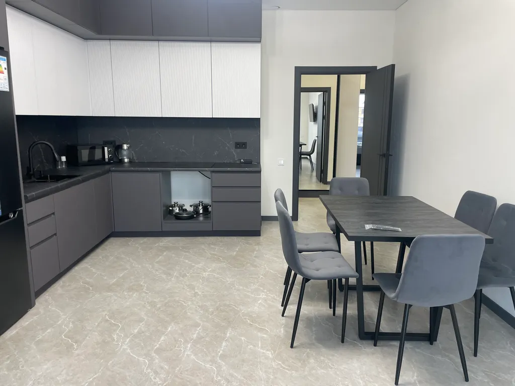 Двухкомнатная просторная квартира с панорамным видом на парк в центре