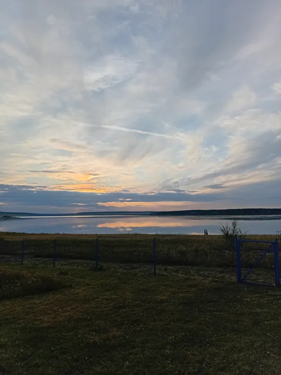 Уютный дом на берегу озера Камбулат