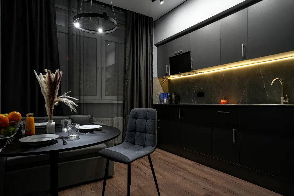 Luna Moscow — дизайнерская квартира с зеркальной мозаикой возле кровати