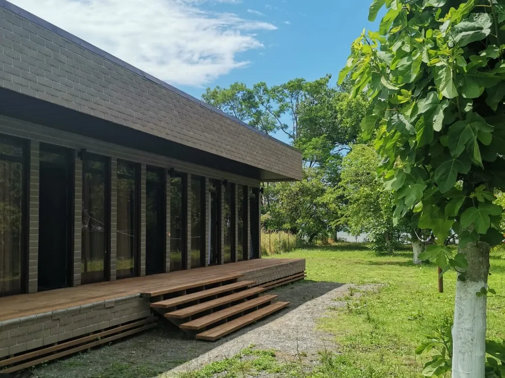 Дом с морем за калиткой