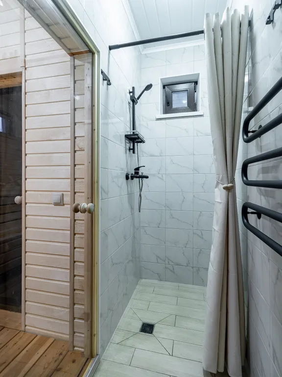 Уютный коттедж с горячей купелью и сауной - 10 минут от города