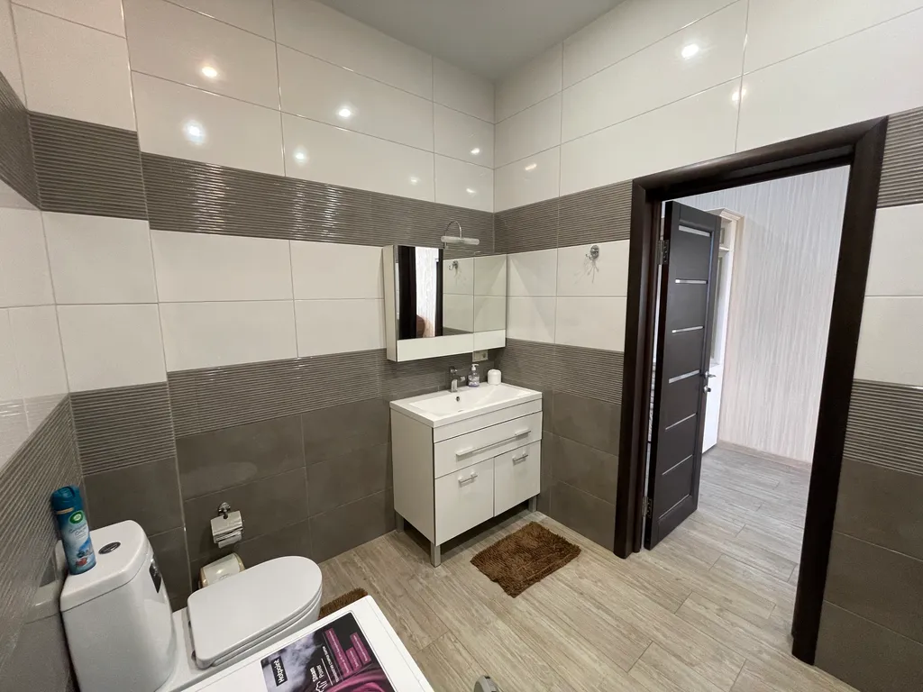 Апартаменты с двумя спальнями в элитном доме в центре рядом с парком