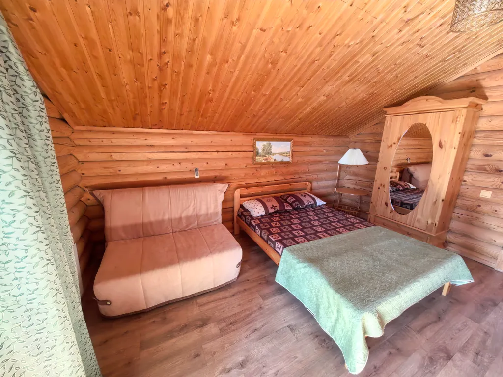 Дом сруб с бассейном и баней