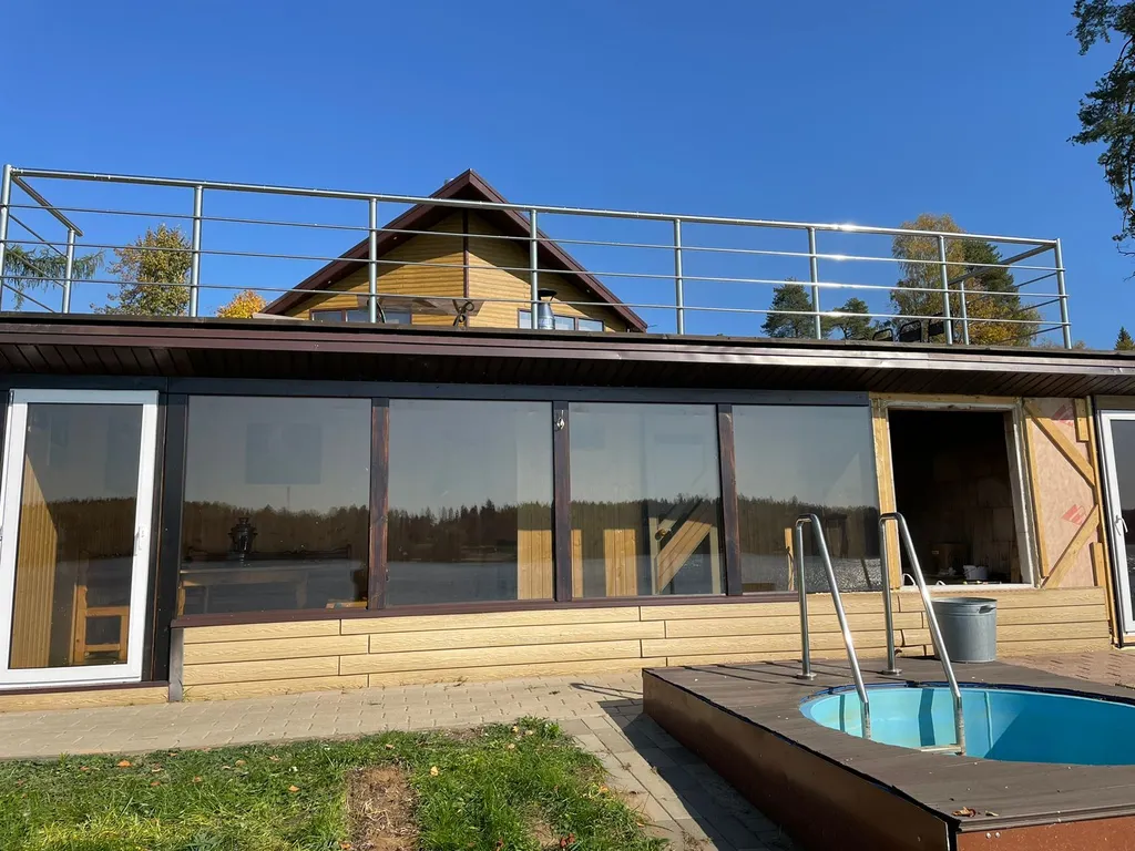 Дом на берегу реки Волга