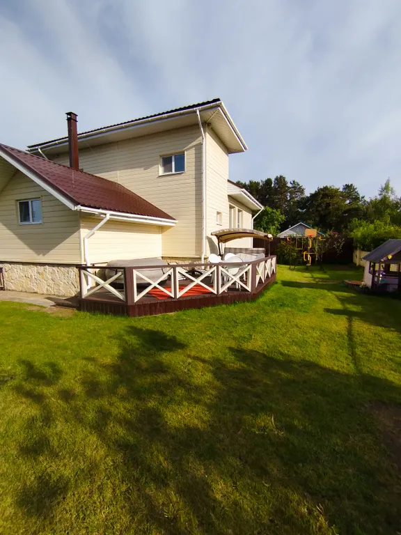 Коттедж с видом на озеро — аренда посуточно в Спицино