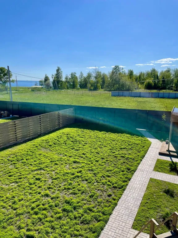 Cube House на берегу Волги