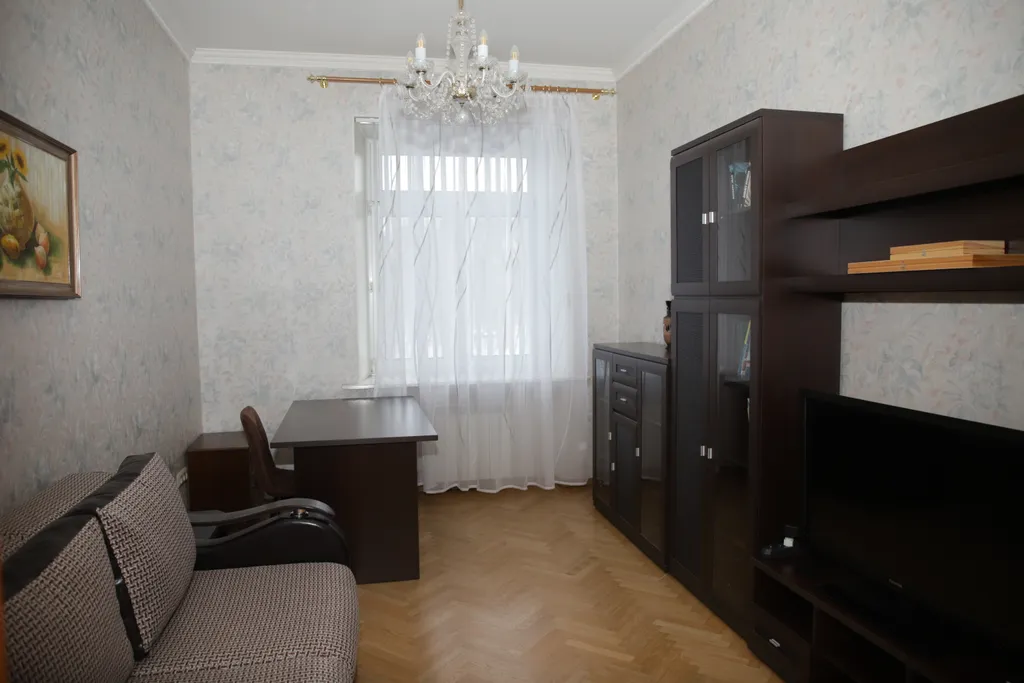 Комфортная большая квартира у метро с видом на парк Победы