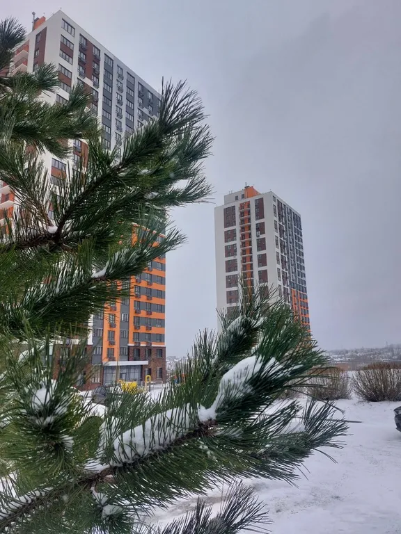 Уютная квартира с панорамными окнами и видом на озеро