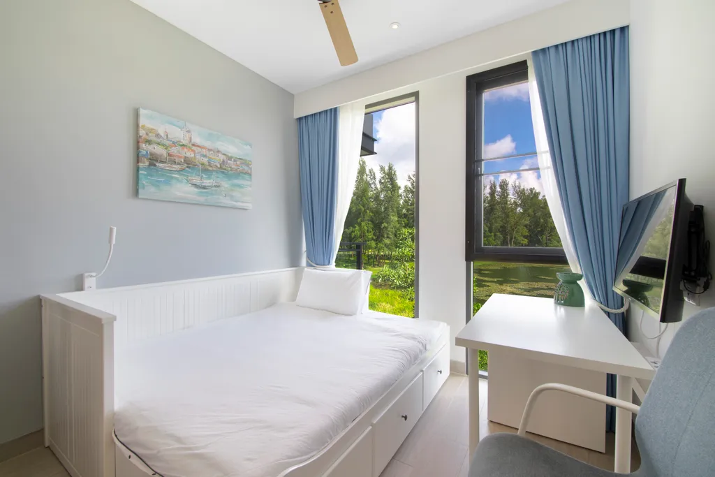 Три спальни с видом на море и озеро