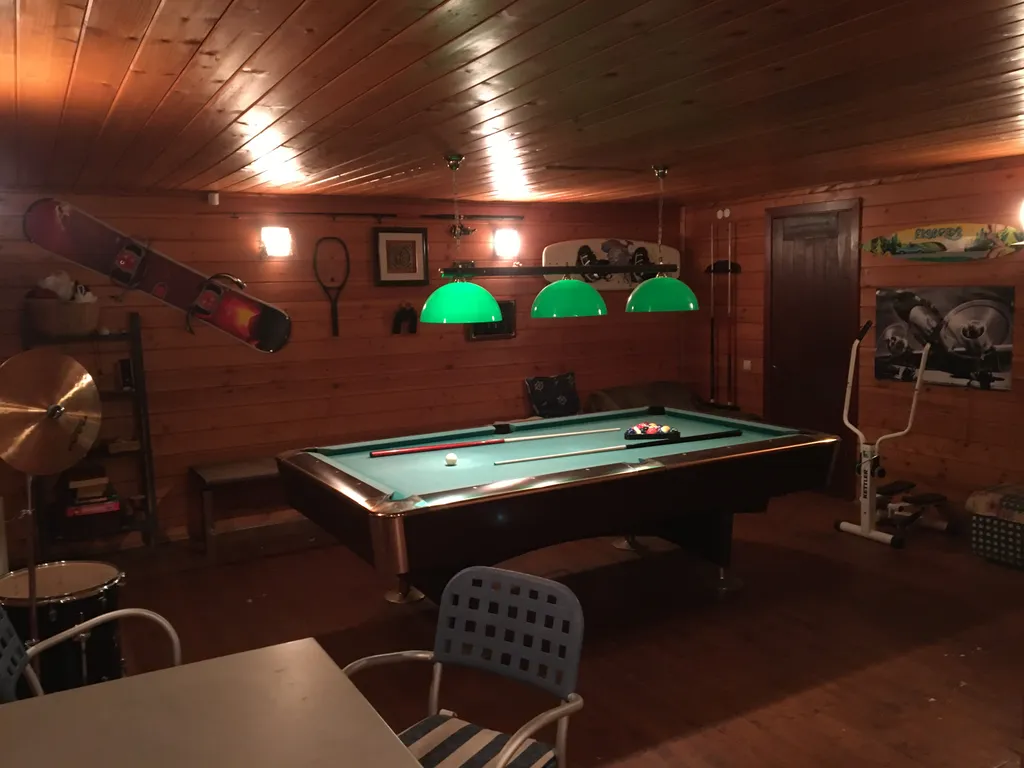 Коттедж Уютный деревянный дом с ландшафтным садом у озера — Шеметово