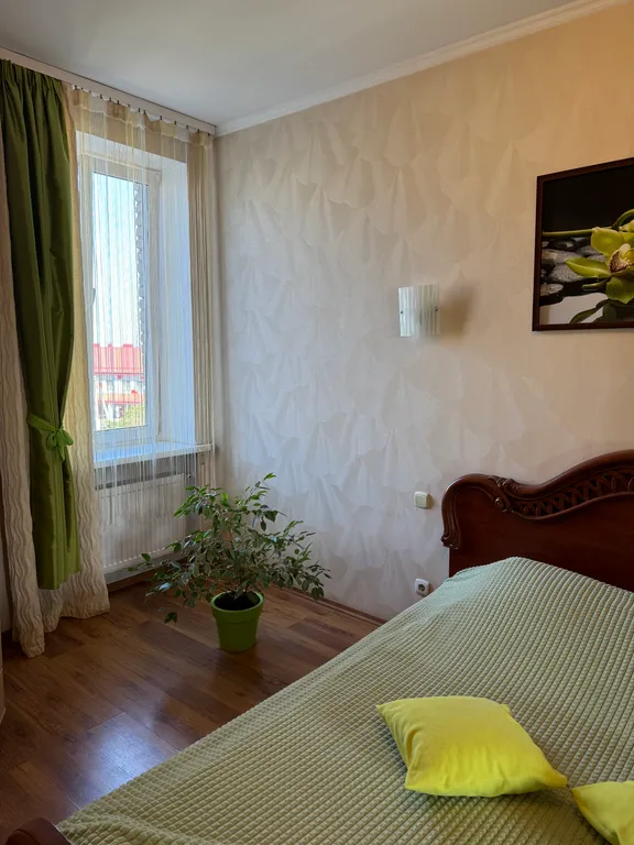 Большая 3-комнатная квартира в самом центре на площади