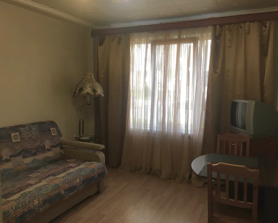 Уютная комната на набережной у метро