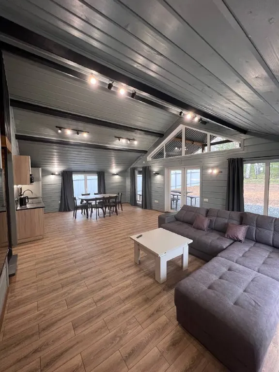 Уютный дом на краю леса