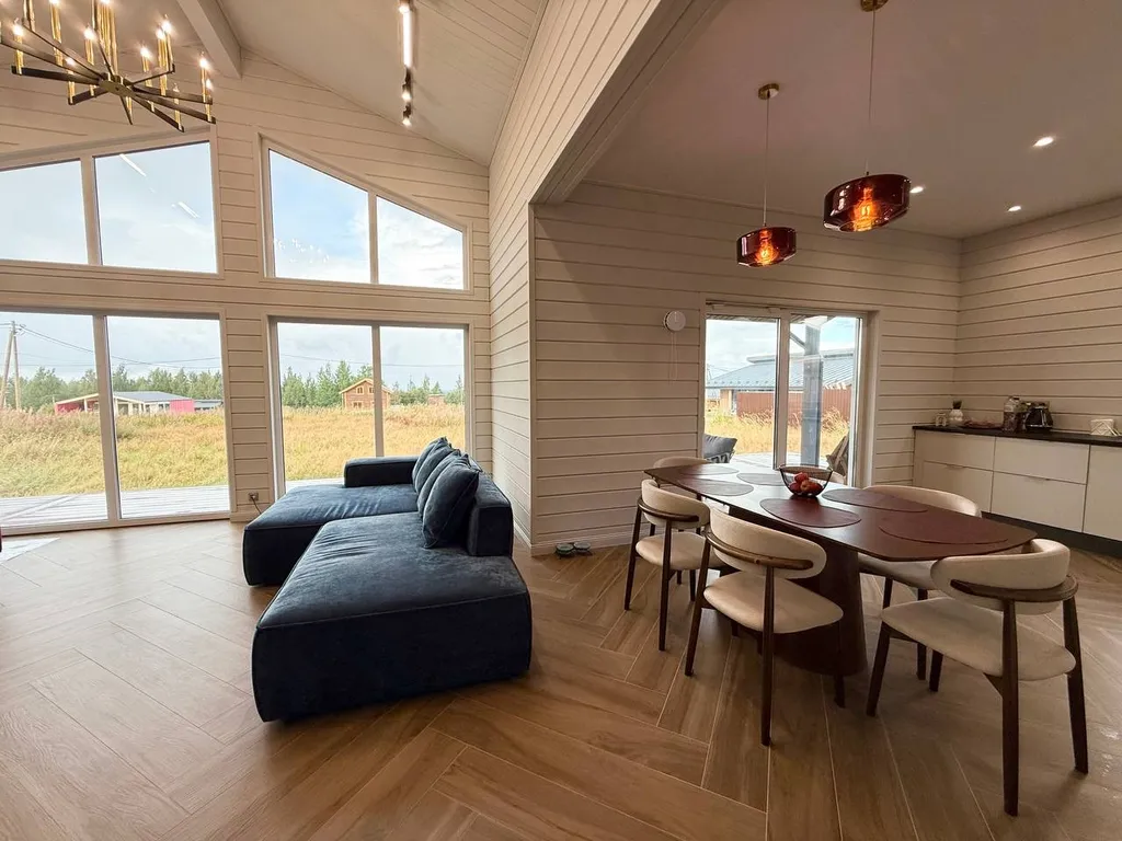 Загородный дом с большой террасой, кострищем и финской сауной