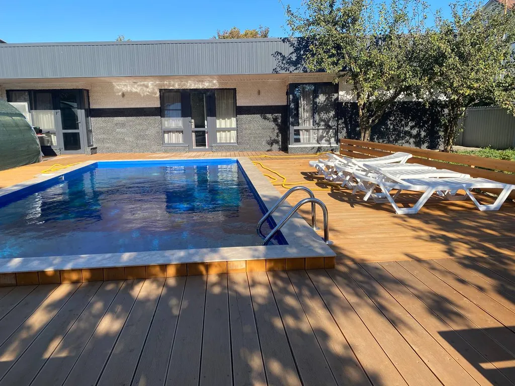 Дом с бассейном