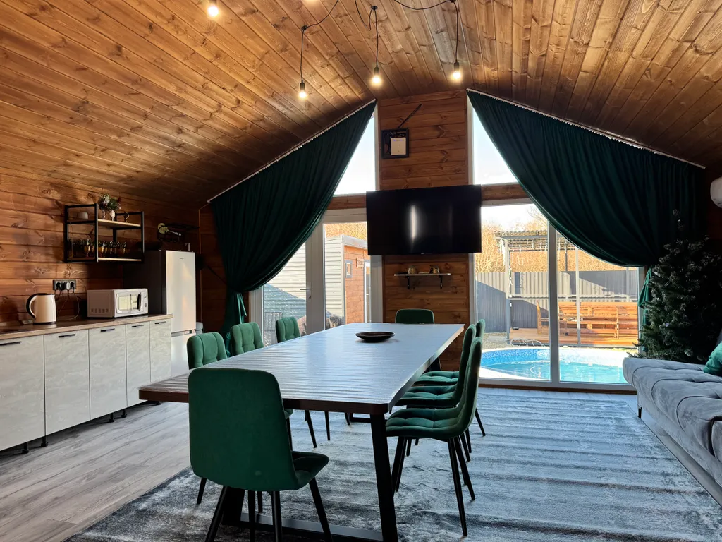 Уютная Хижина с теплым бассейном