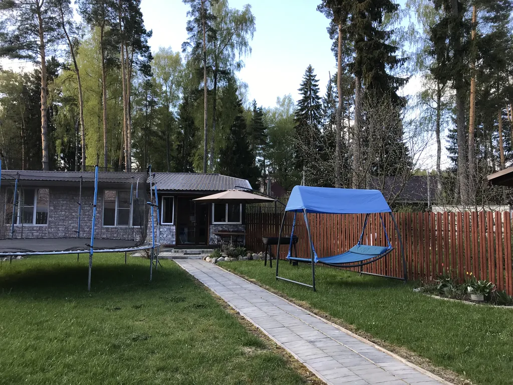 Дом на территории охотничьего хозяйства рядом с водохранилищем