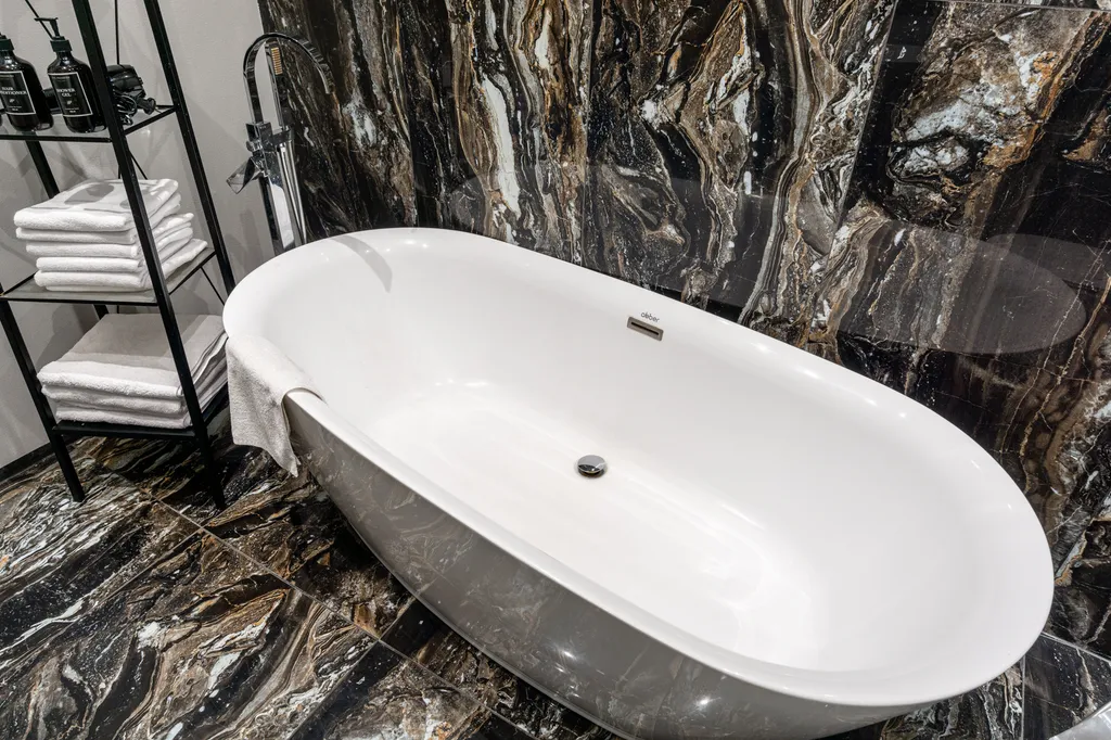 Четырехкомнатная квартира с бaлкoнoм в цeнтрe