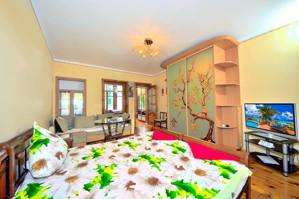 Квартира Ялта, хорошая, светлая квартиру,1 минута до моря пешком! — аренда посуточно в Ялта