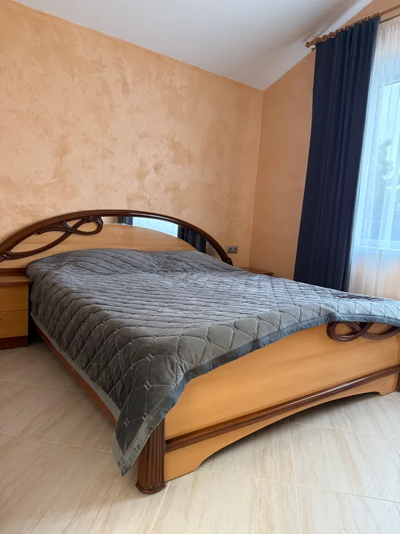 Дом на берегу реки с банным чаном