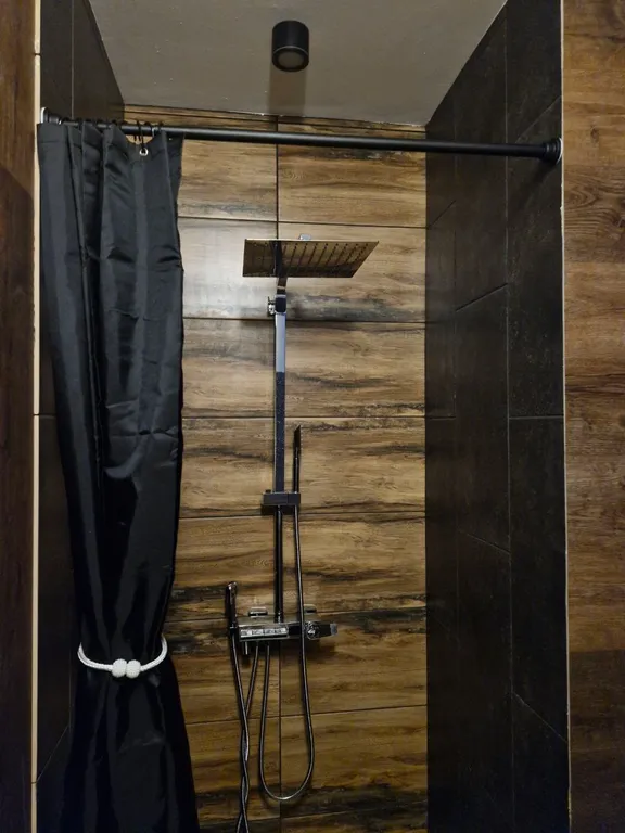 Дом для уединения в лесу и шумных вечеринок