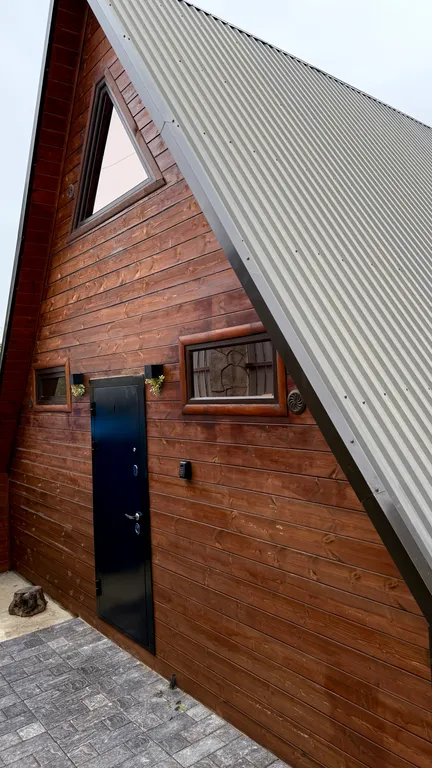 A-frame домик с панорамным видом на город