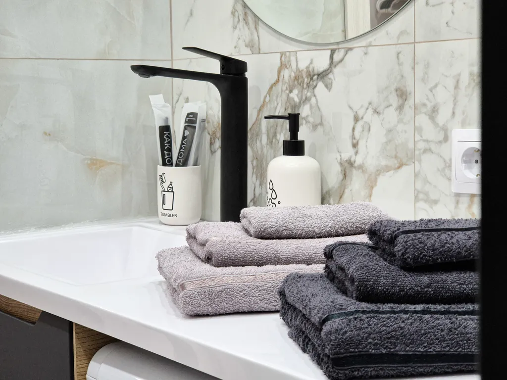 Просторная студия с балконом