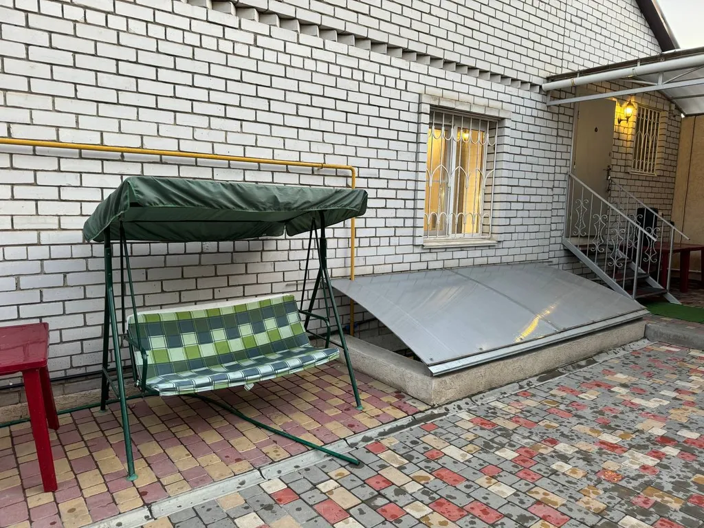 Коттедж Часть дома в частном на первом этаже с большим бассейном — Волгоград