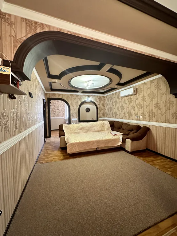 Дом под ключ с бассейном и стоянкой во дворе для 3 автомобилей у гипермаркета