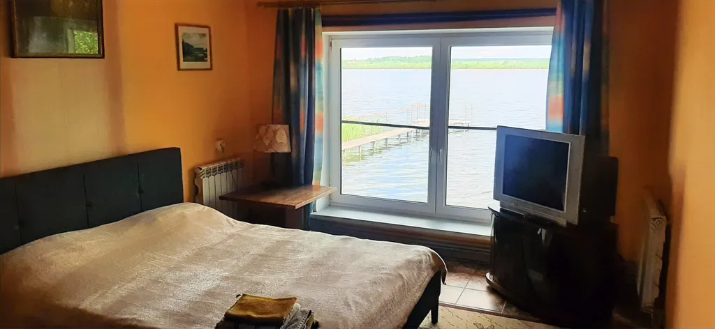 Домик у озера Свирь