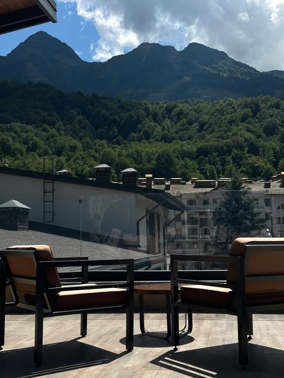 Апартаменты люкс с личной террасой и выходом к бассейну