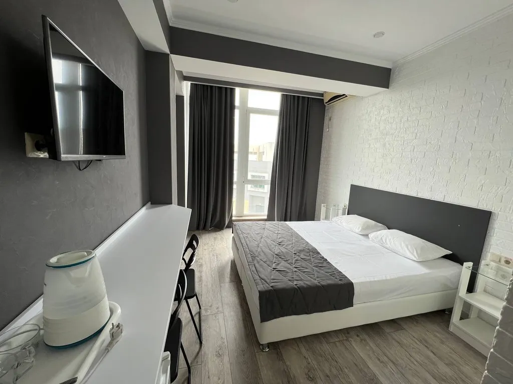 Квартира Двухместный номер с 2 кроватями или 1 двуспальной и панорамным окном — аренда посуточно в Адлер