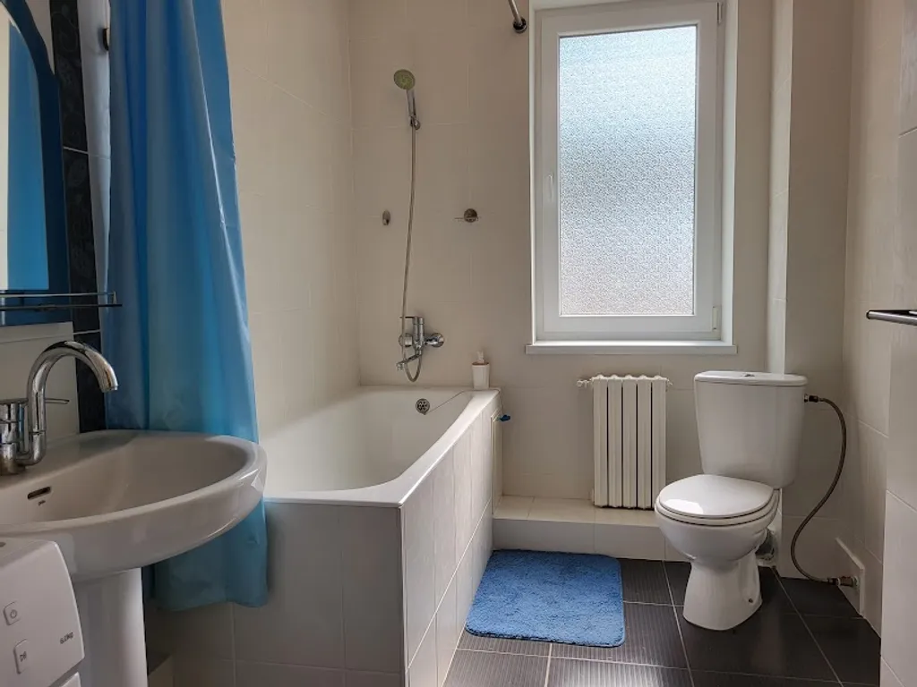 Двухэтажный коттедж на участке 8 соток